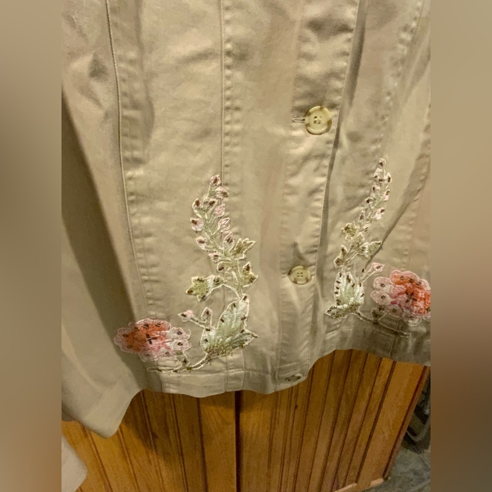 Embroidered Beige Button-Up Jacket - Picture 2 of 3